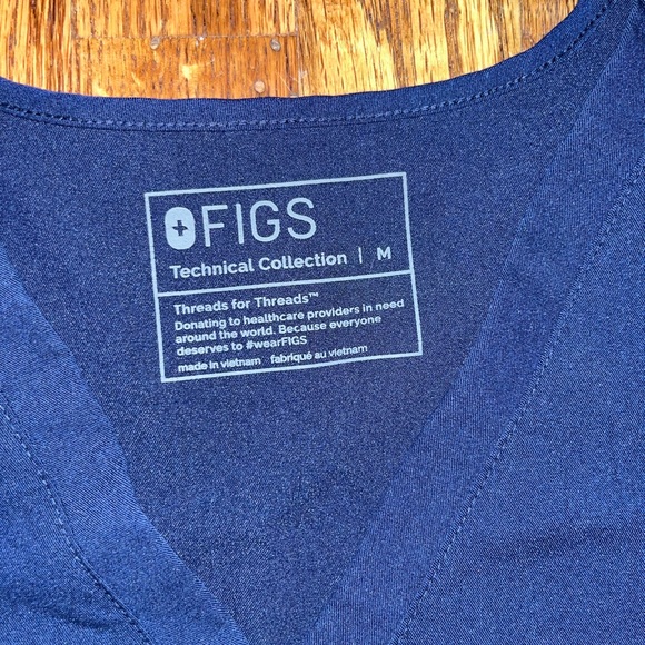 M Casma Navy FIGS top - Picture 2 of 2